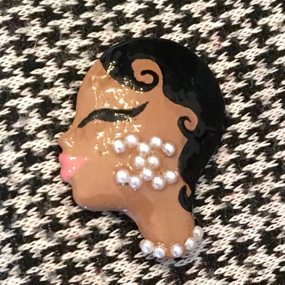 Double C pretty girl pin/ brooch